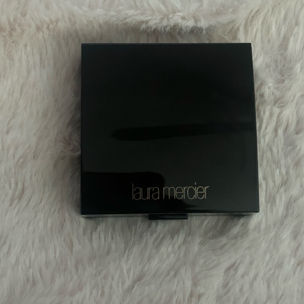 Laura Mercier Face Illuminator Powder